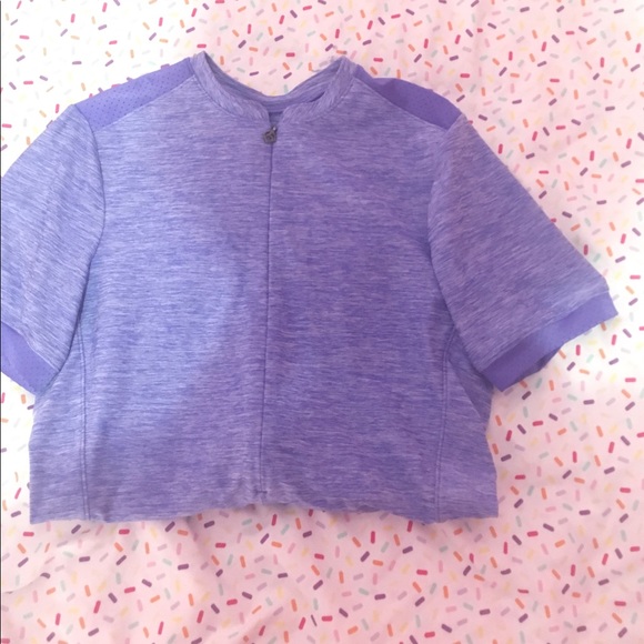 Like New Women’s Workout Top with Pockets - Picture 5 of 7